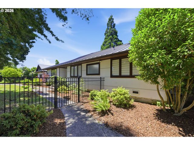 110 CORLISS Ln, Eugene, OR 97404