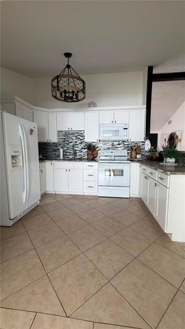 6713 WILLOW SPRING COURT, Tampa, FL 33615