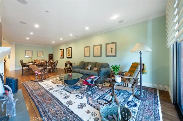 4774 Park Encino 206, Encino, CA 91436