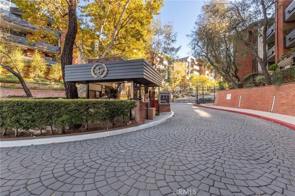 4774 Park Encino 206, Encino, CA 91436