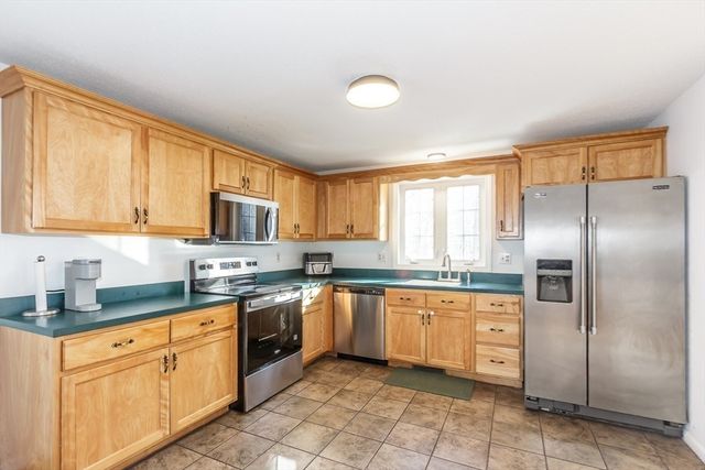 979 Hildreth Street, Dracut, MA 01826