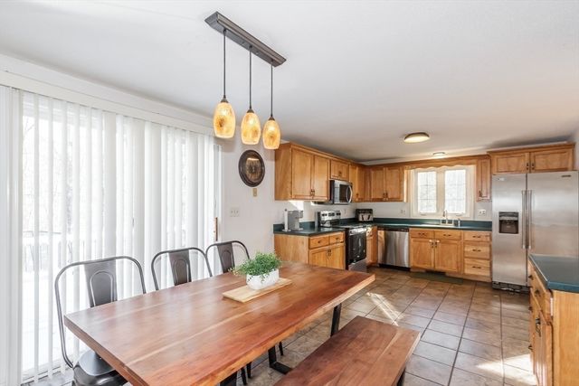 979 Hildreth Street, Dracut, MA 01826