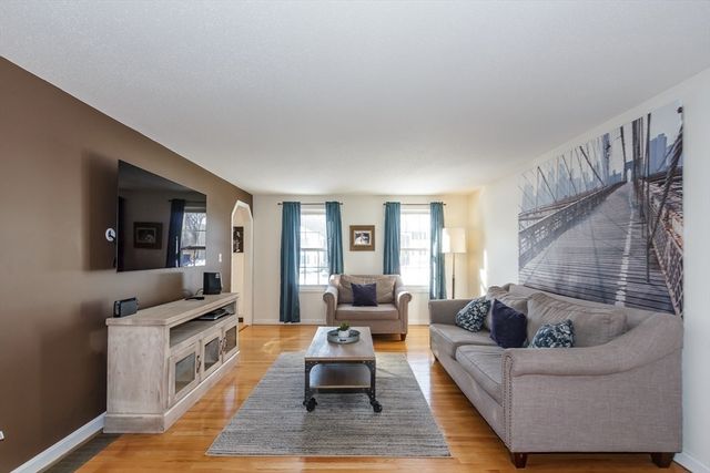 979 Hildreth Street, Dracut, MA 01826