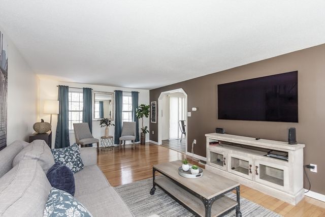 979 Hildreth Street, Dracut, MA 01826