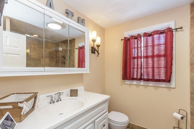 979 Hildreth Street, Dracut, MA 01826