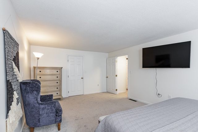 979 Hildreth Street, Dracut, MA 01826