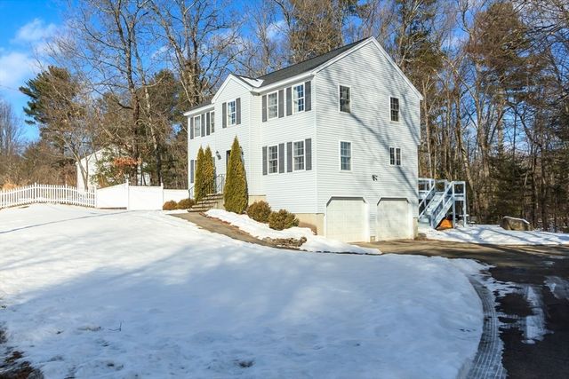 979 Hildreth Street, Dracut, MA 01826