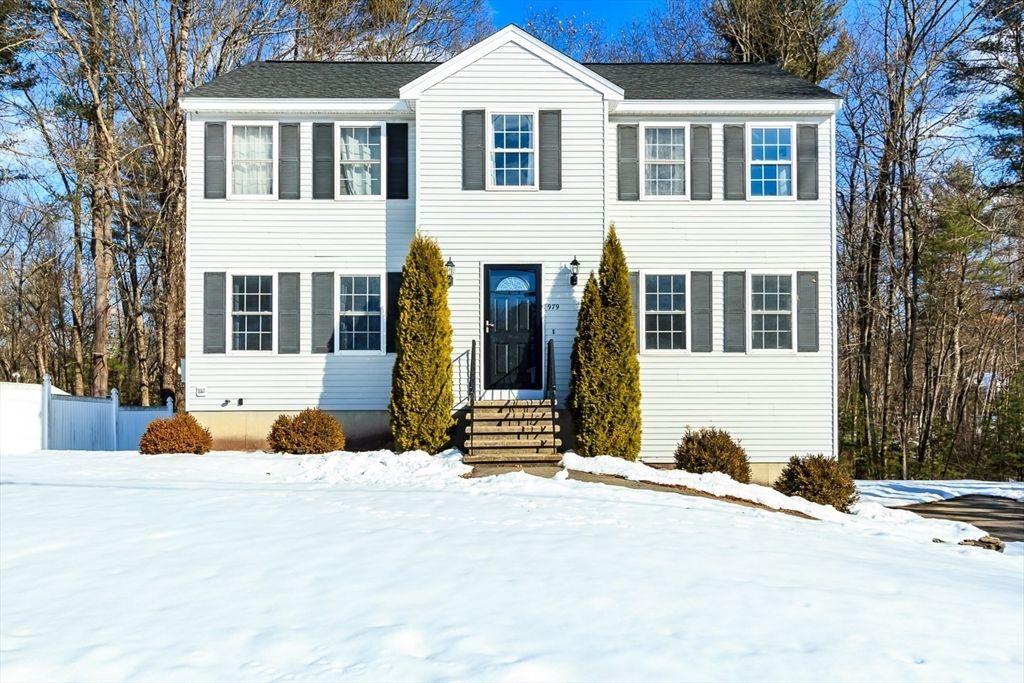 979 Hildreth Street, Dracut, MA 01826
