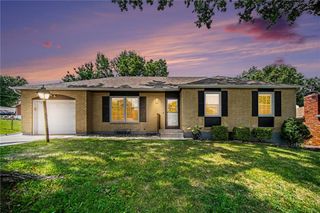8812 N OAK Trafficway, Kansas City, MO 64155