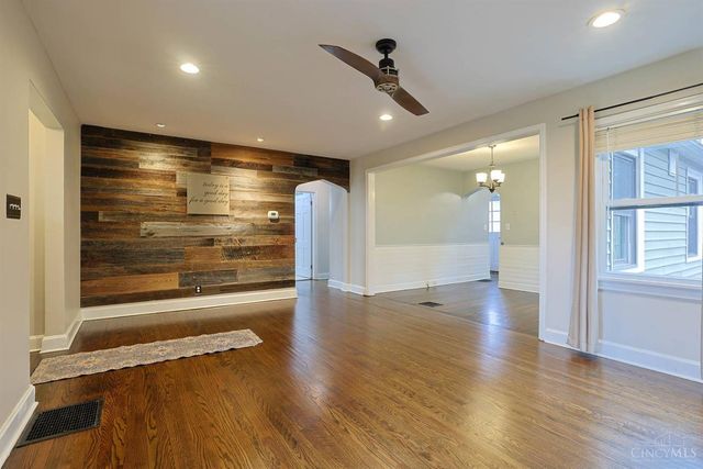 26 W Mills Avenue, Wyoming, OH 45215