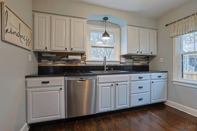 26 W Mills Avenue, Wyoming, OH 45215