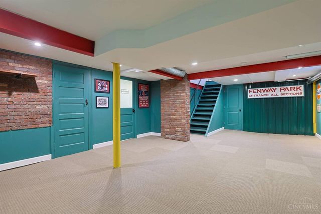 26 W Mills Avenue, Wyoming, OH 45215