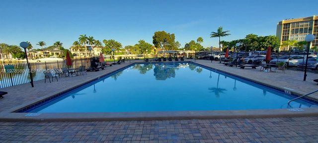 801 Three Islands Blvd 520, Hallandale Beach, FL 33009