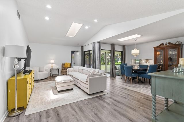 13289 Touchstone Place, Palm Beach Gardens, FL 33418