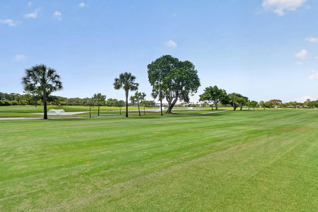 13289 Touchstone Place, Palm Beach Gardens, FL 33418