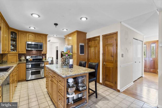 5008 LAKE CIR W, Columbia, MD 21044