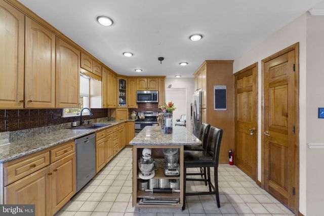5008 LAKE CIR W, Columbia, MD 21044