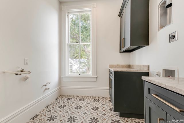 1231 S Alamo, San Antonio, TX 78210