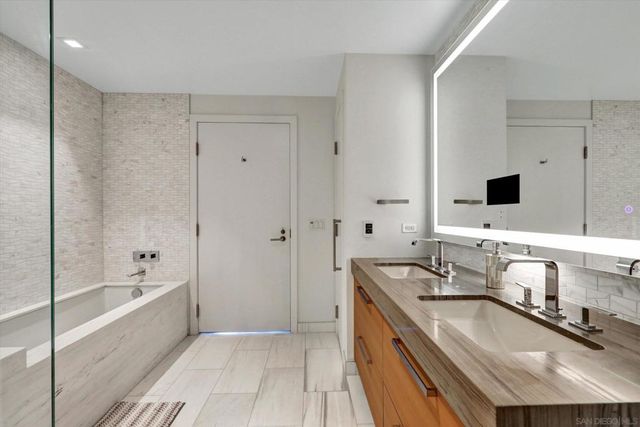 888 W E St 502, San Diego, CA 92101