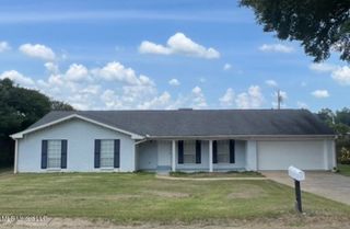 506 Oakbrook Circle, Mccomb, MS 39648