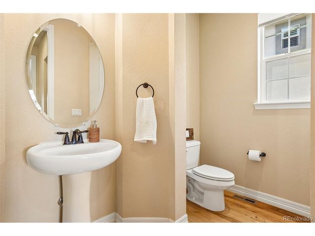 26726 E Peakview Dr, Aurora, CO 80016
