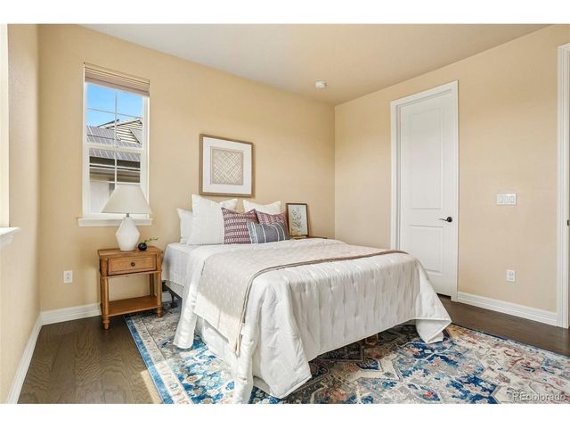 26726 E Peakview Dr, Aurora, CO 80016