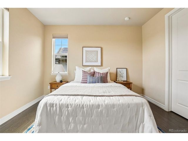 26726 E Peakview Dr, Aurora, CO 80016