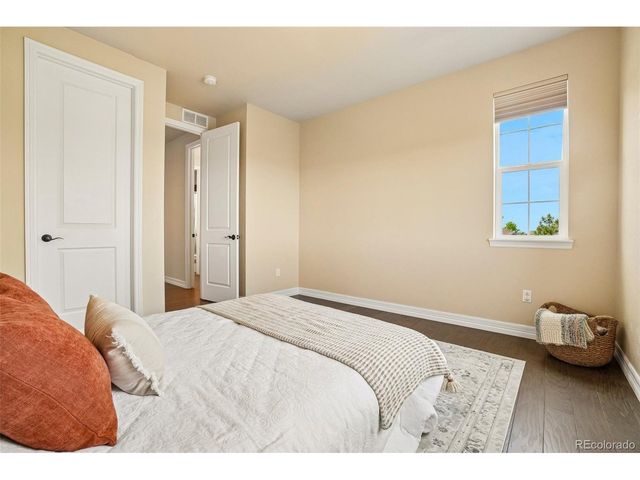 26726 E Peakview Dr, Aurora, CO 80016