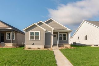 127 Axlewood Drive, Waterloo, IA 50701