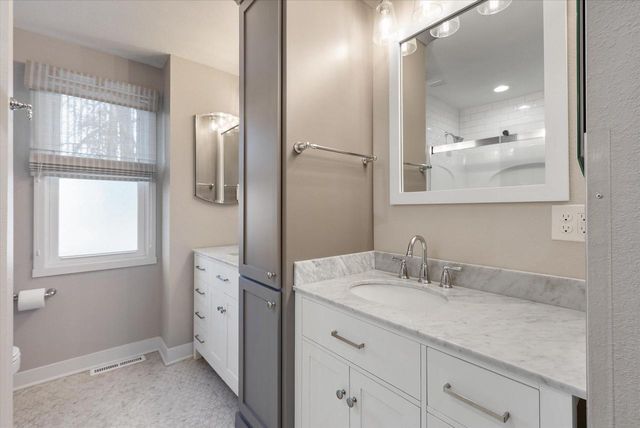 1052 Arrowhead ROAD, Grafton, WI 53024