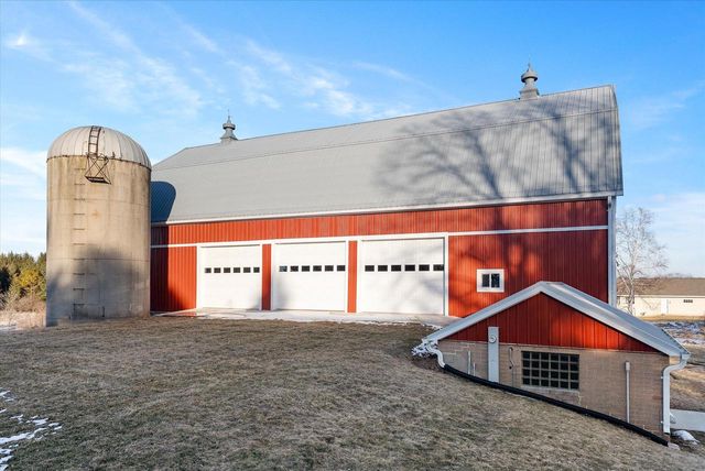 1052 Arrowhead ROAD, Grafton, WI 53024