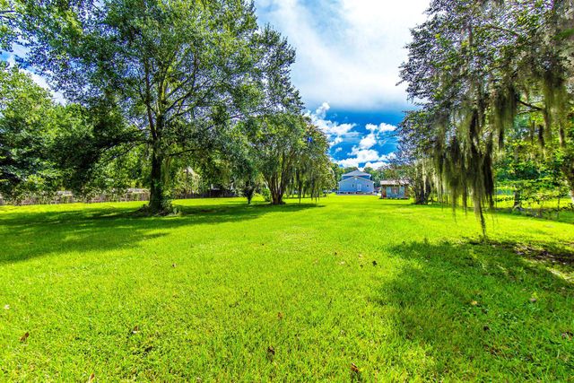 2013 Bull Run Rd, Schriever, LA 70395