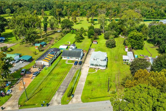 2013 Bull Run Rd, Schriever, LA 70395