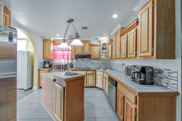 2013 Bull Run Rd, Schriever, LA 70395