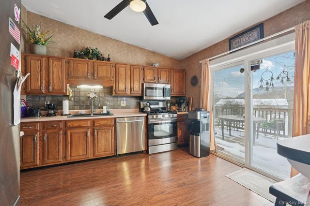 105 Shaker Court N, New Windsor, NY 12553