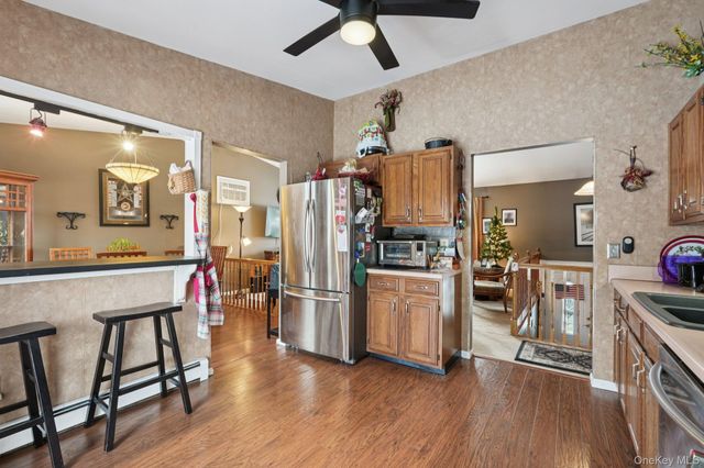 105 Shaker Court N, New Windsor, NY 12553