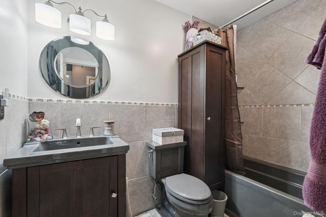 105 Shaker Court N, New Windsor, NY 12553