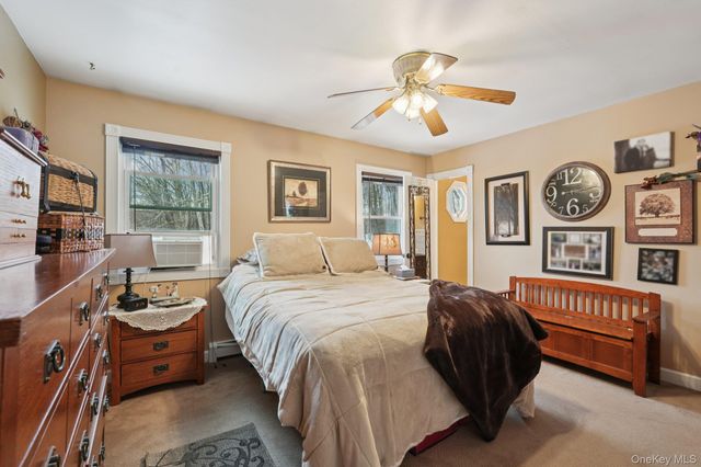 105 Shaker Court N, New Windsor, NY 12553