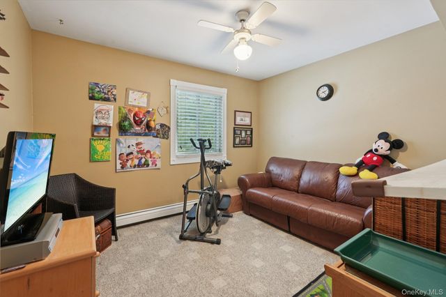 105 Shaker Court N, New Windsor, NY 12553