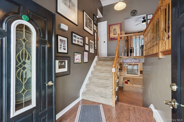 105 Shaker Court N, New Windsor, NY 12553