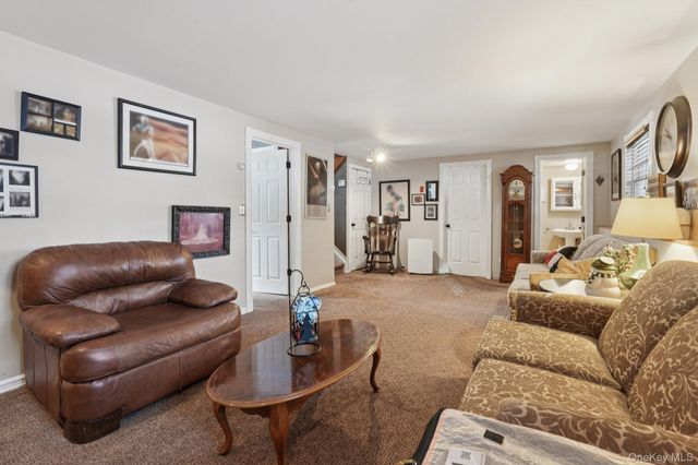 105 Shaker Court N, New Windsor, NY 12553