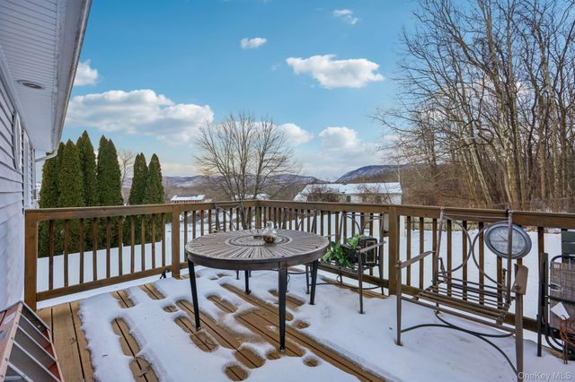 105 Shaker Court N, New Windsor, NY 12553