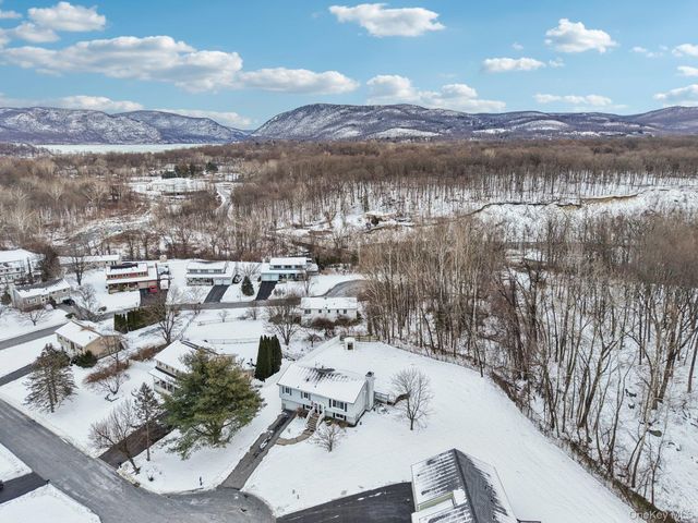 105 Shaker Court N, New Windsor, NY 12553