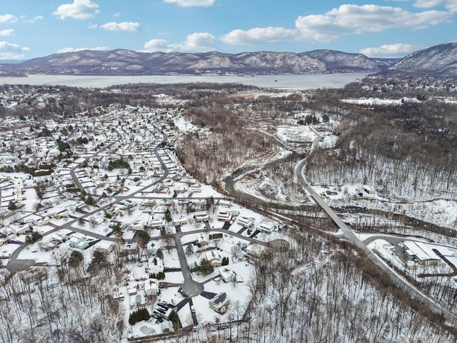 105 Shaker Court N, New Windsor, NY 12553