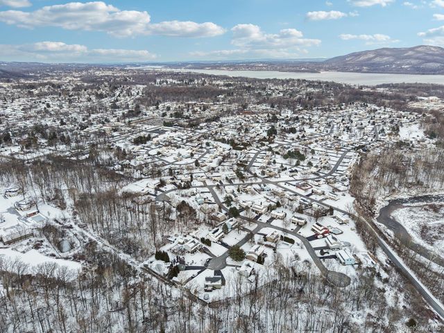 105 Shaker Court N, New Windsor, NY 12553