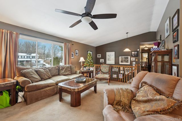 105 Shaker Court N, New Windsor, NY 12553