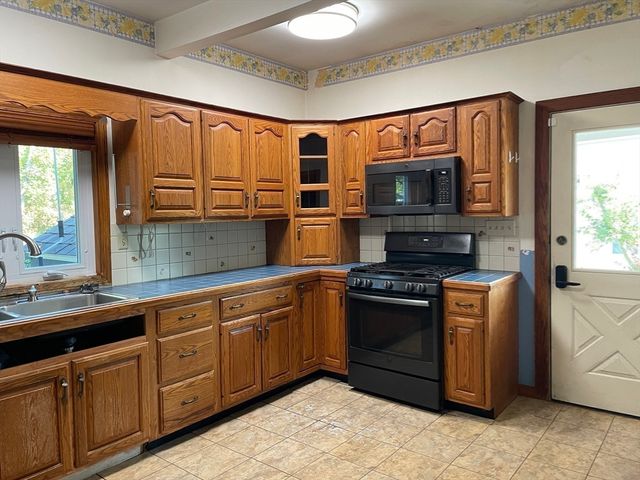 12 Tilton Ave, Brockton, MA 02301