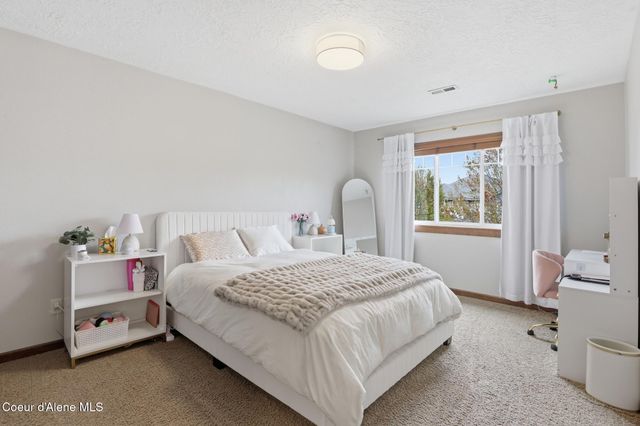 24920 E Bergamot Ct, Liberty Lake, WA 99019