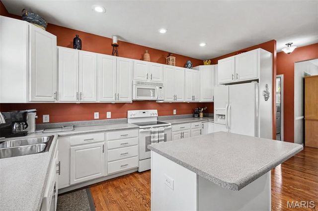 7445 Stream Valley Court, St Louis, MO 63129