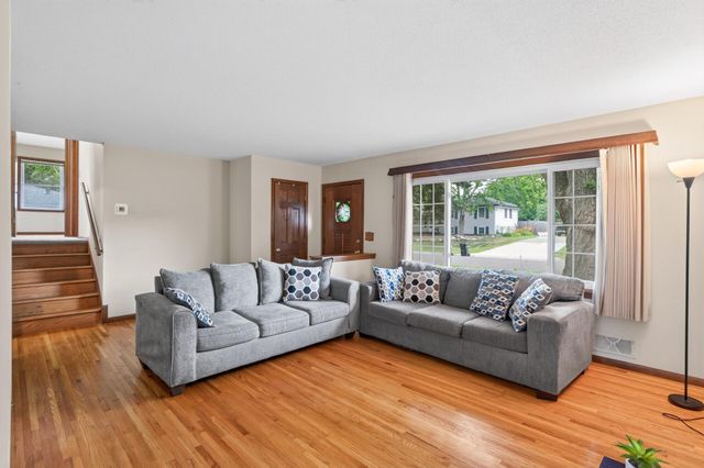 69 Dennis Lane N, Maplewood, MN 55119